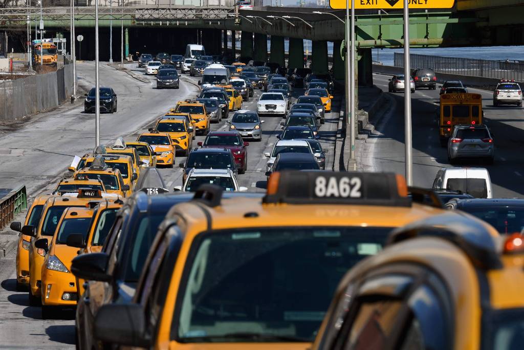 Mais baratos que Uber, táxis de Nova York voltam a ganhar público