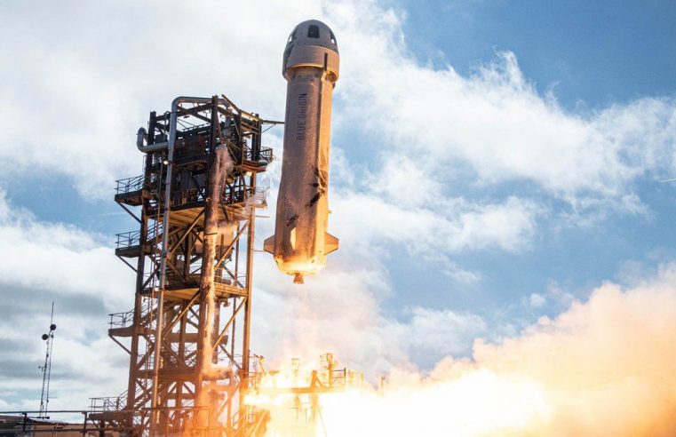Jeff Bezos vai ao espaço a bordo do foguete New Shepard