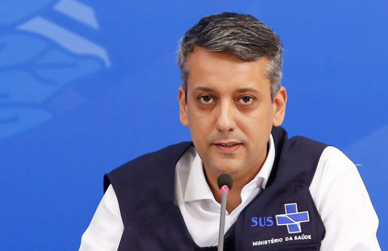 Presidente da CPI, Omar Aziz prende Roberto Dias por perjúrio
