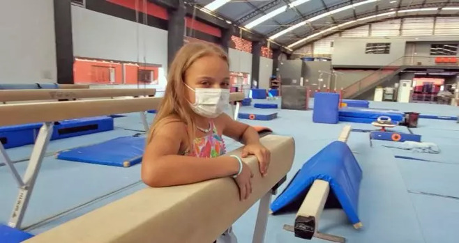 Menina que viralizou treinando em laje no Morro do Borel recusa convite do Flamengo