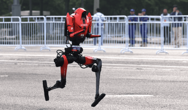 Robô humanoide supera record humano